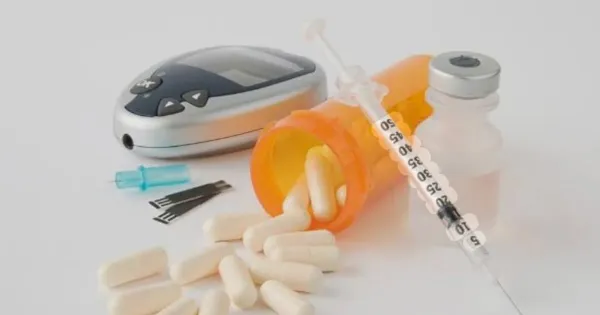 Пустая полка в аптеке с табличкой 'Льготные препараты' в Ярославле